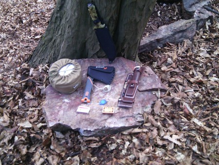 Menšia výbava na jednodvovy bushcraft :) 